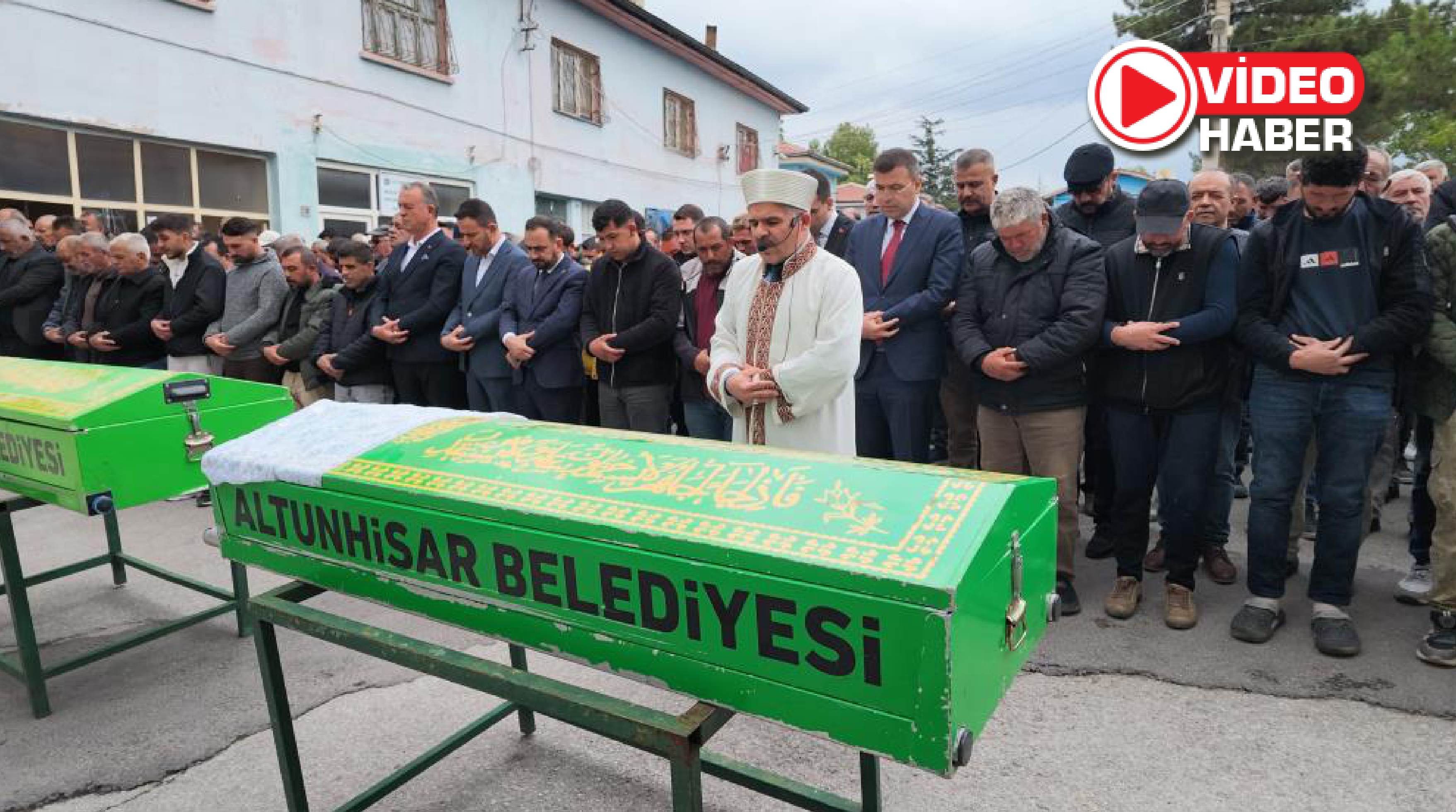 Bor'daki kazada hayatını kaybeden iki kardeş toprağa verildi