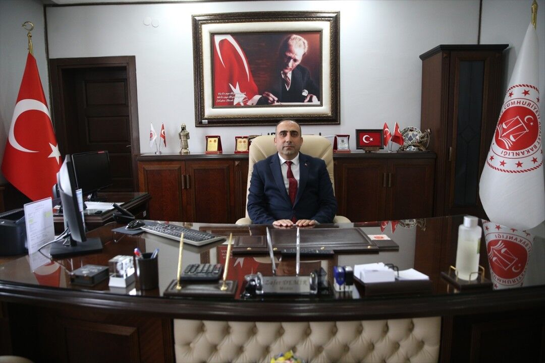 23231AA-20260410-41068990-41068985-NIGDEDE_HUKUMLULER_HUZUREVI_SAKINLERININ_GONULLU_KUAFORU_OLDU.jpg