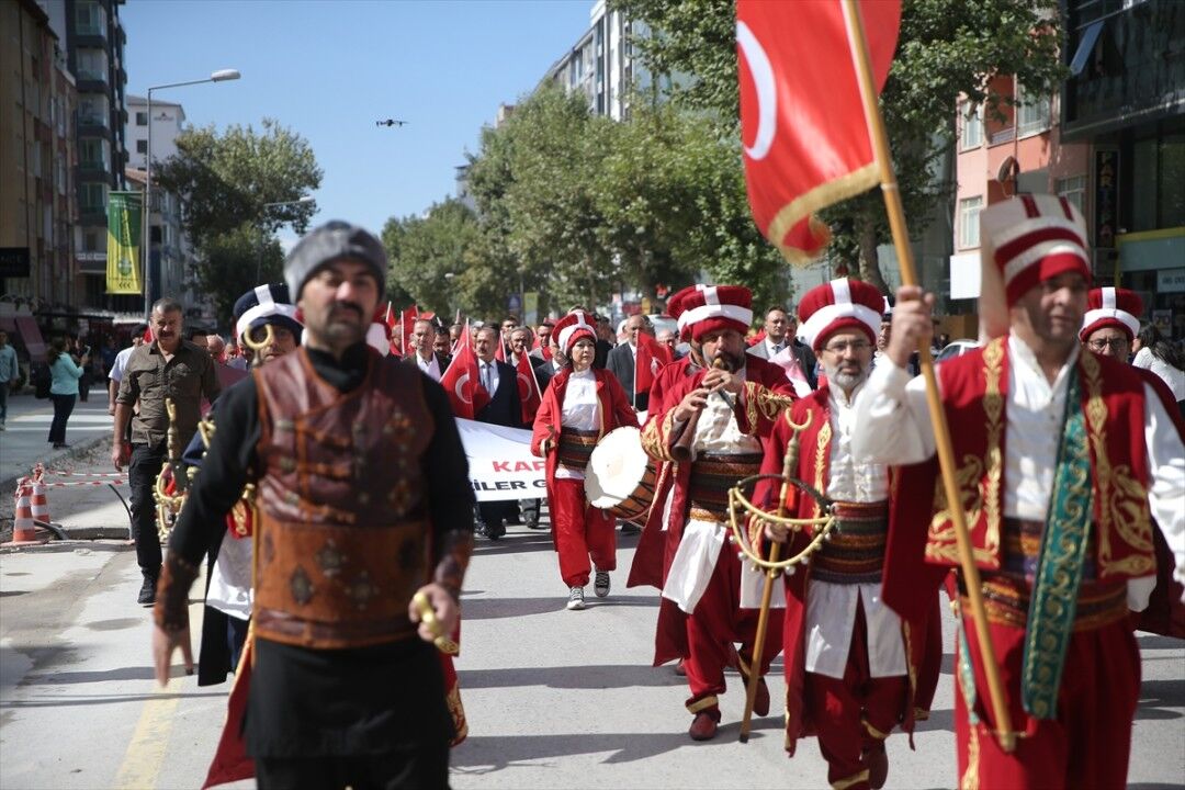 36377AA-20250922-39189797-39189786-DAVUL_SEVGISI_AYSE_EZERI_MEHTER_TAKIMINA_TASIDI.jpg