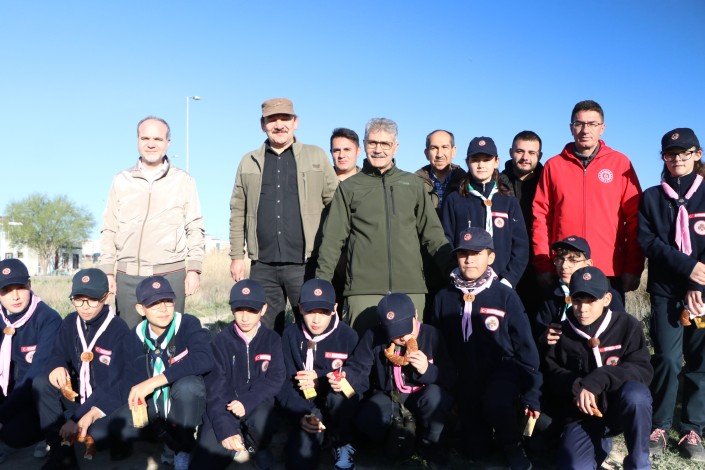 AA-20240416-34279214-34279211-NIGDE_VALISI_CELIK_COCUKLARLA_AKKAYA_BARAJINDA_KUS_GOZLEMI_YAPTI.jpg