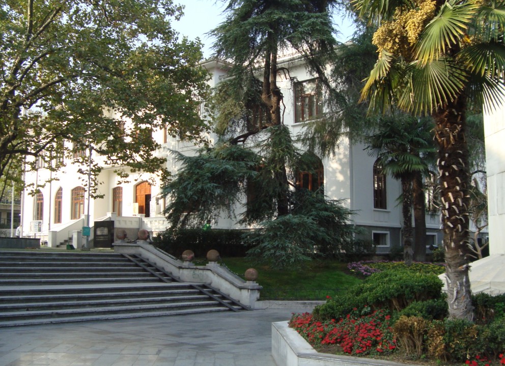 ESKİ_ADLİYE_-ŞEHİR_MUZESİ_-_panoramio.jpg